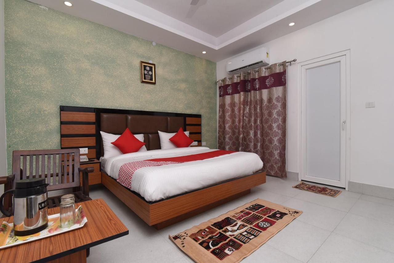 Capital O 13310 Noida Suites Eksteriør bilde
