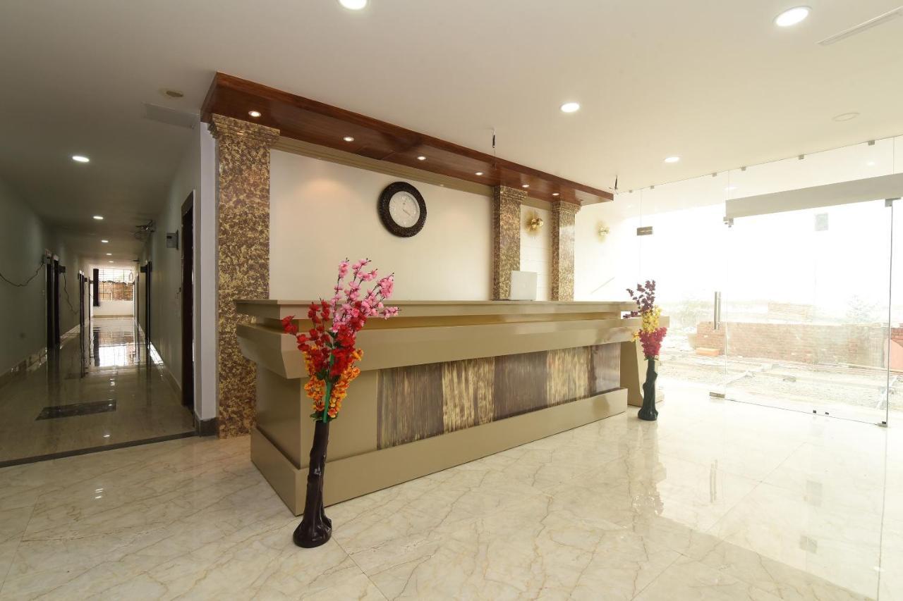 Capital O 13310 Noida Suites Eksteriør bilde