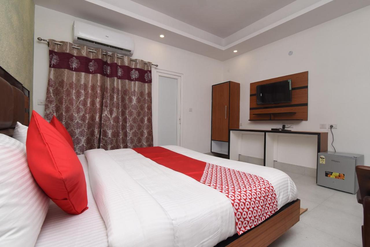 Capital O 13310 Noida Suites Eksteriør bilde