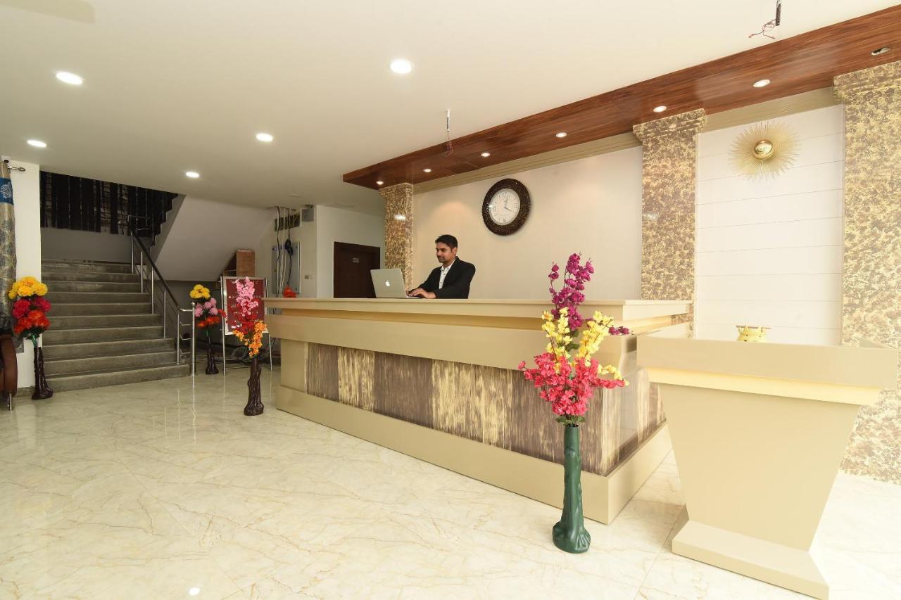 Capital O 13310 Noida Suites Eksteriør bilde