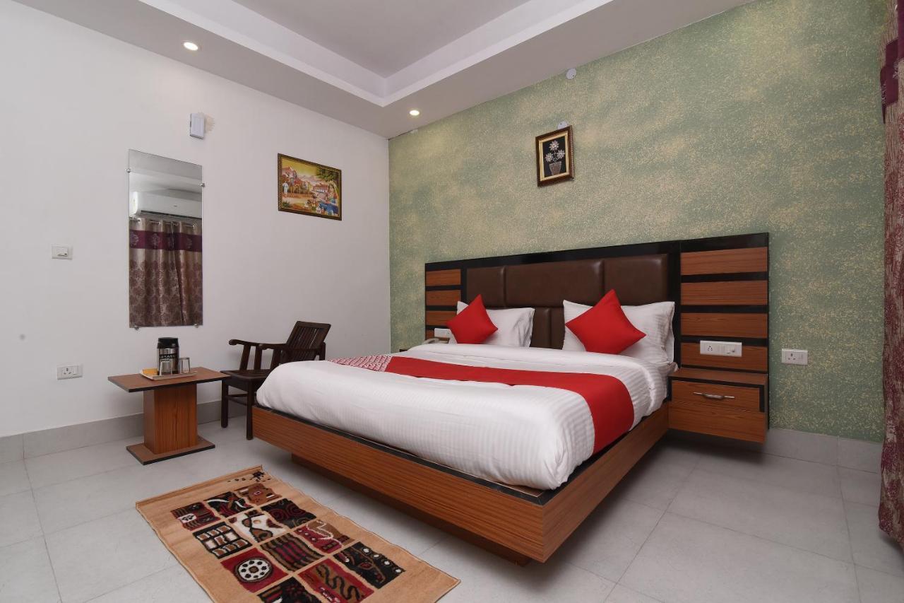 Capital O 13310 Noida Suites Eksteriør bilde