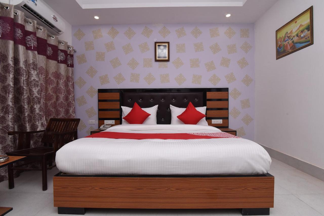 Capital O 13310 Noida Suites Eksteriør bilde