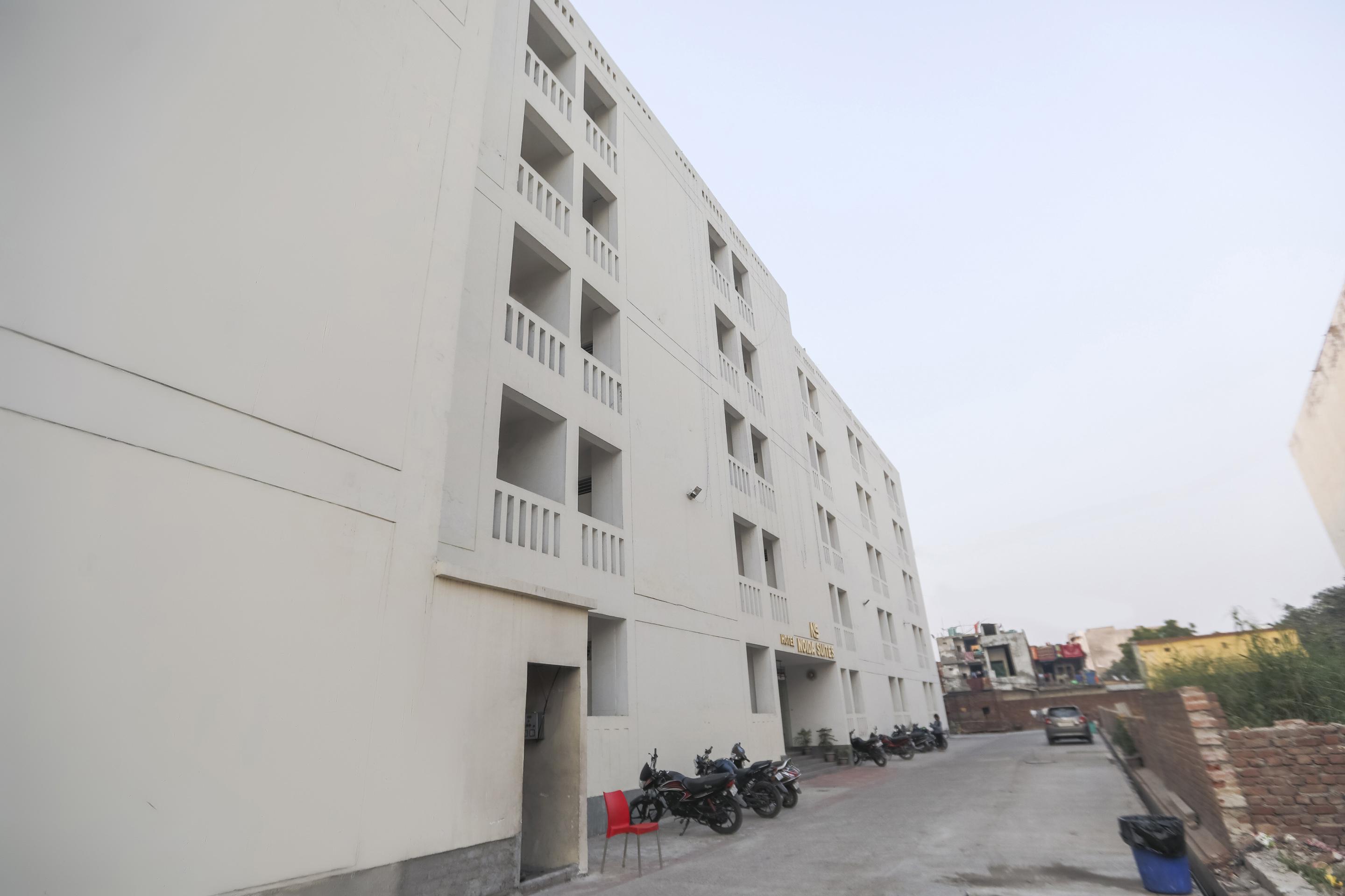 Capital O 13310 Noida Suites Eksteriør bilde