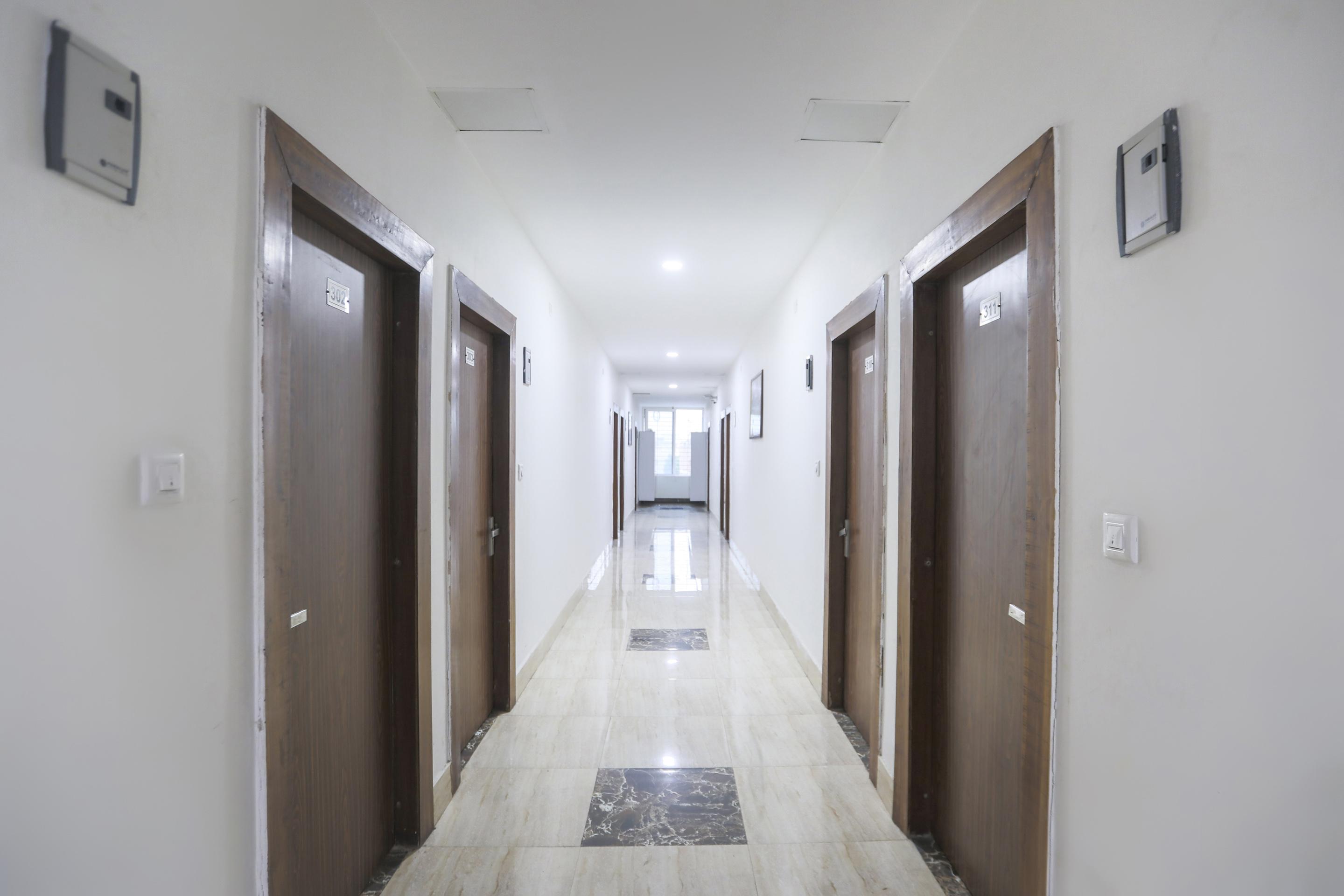 Capital O 13310 Noida Suites Eksteriør bilde