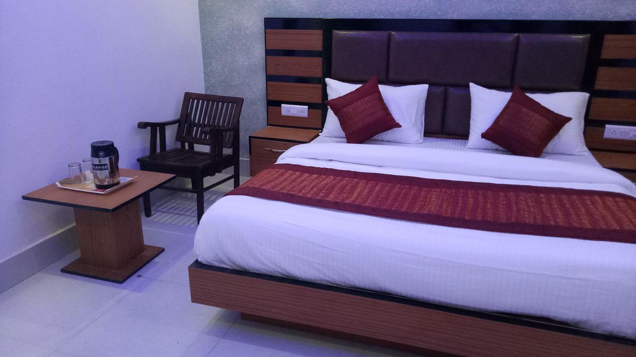 Capital O 13310 Noida Suites Eksteriør bilde