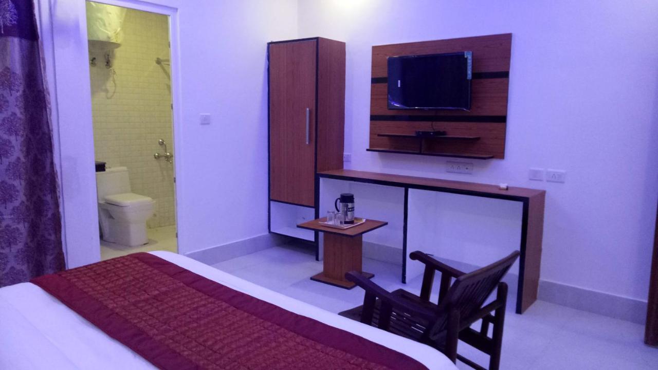 Capital O 13310 Noida Suites Eksteriør bilde