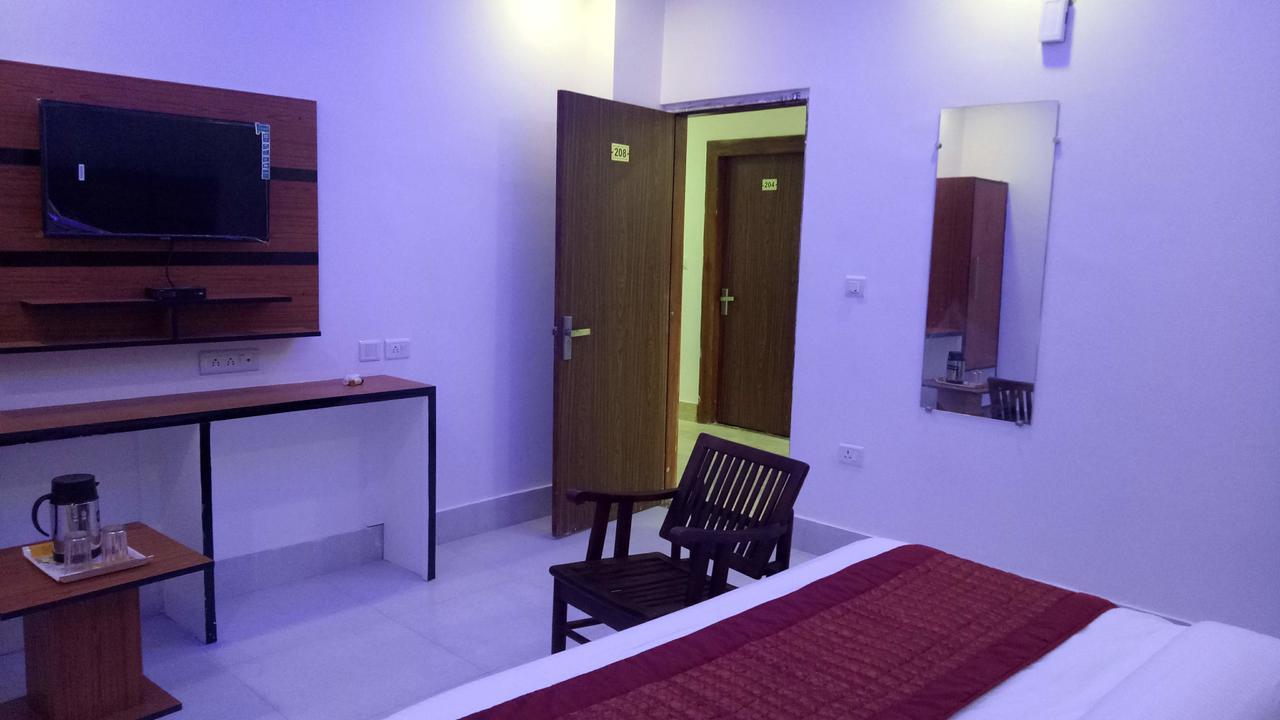 Capital O 13310 Noida Suites Eksteriør bilde