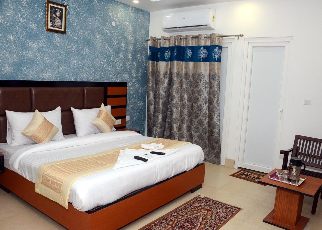 Capital O 13310 Noida Suites Eksteriør bilde