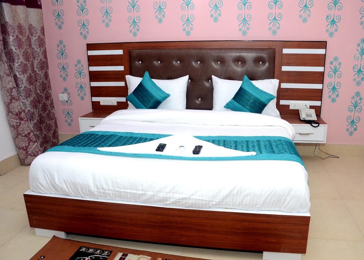 Capital O 13310 Noida Suites Eksteriør bilde