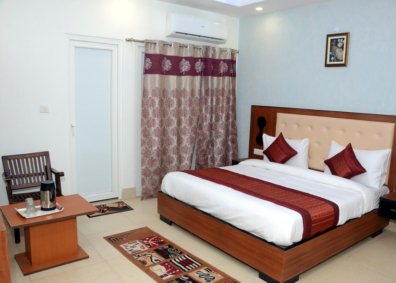 Capital O 13310 Noida Suites Eksteriør bilde